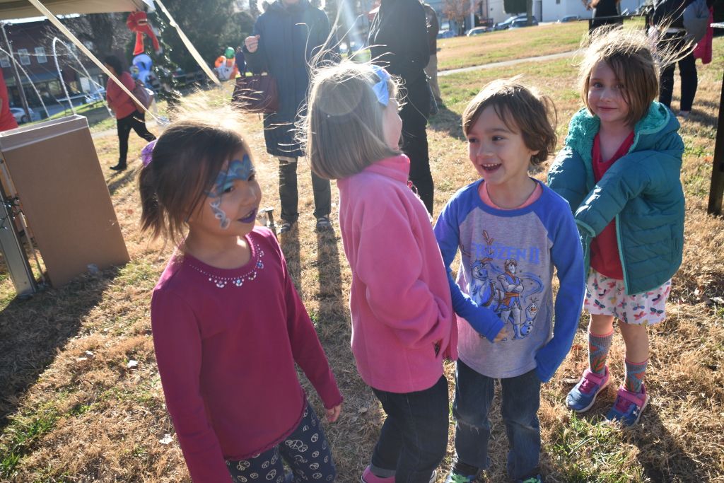 tree lighting 11-2019 050 (1024x683).jpg
